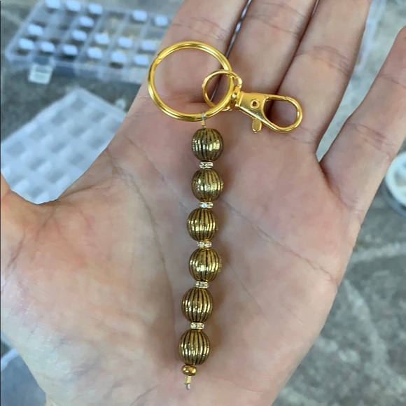Gold beaded handmade keychain - Picture 3 of 10
